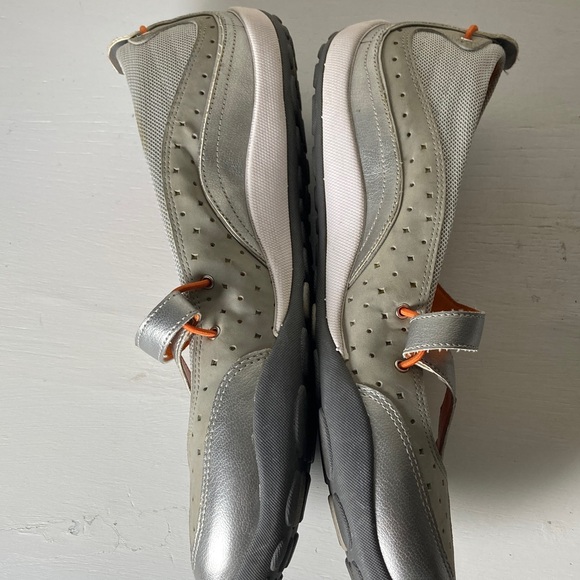 Privo by Clarks Women's Comfort Flat Slip-On Shoes Size 9.5M White Silver Casual - Picture 8 of 15